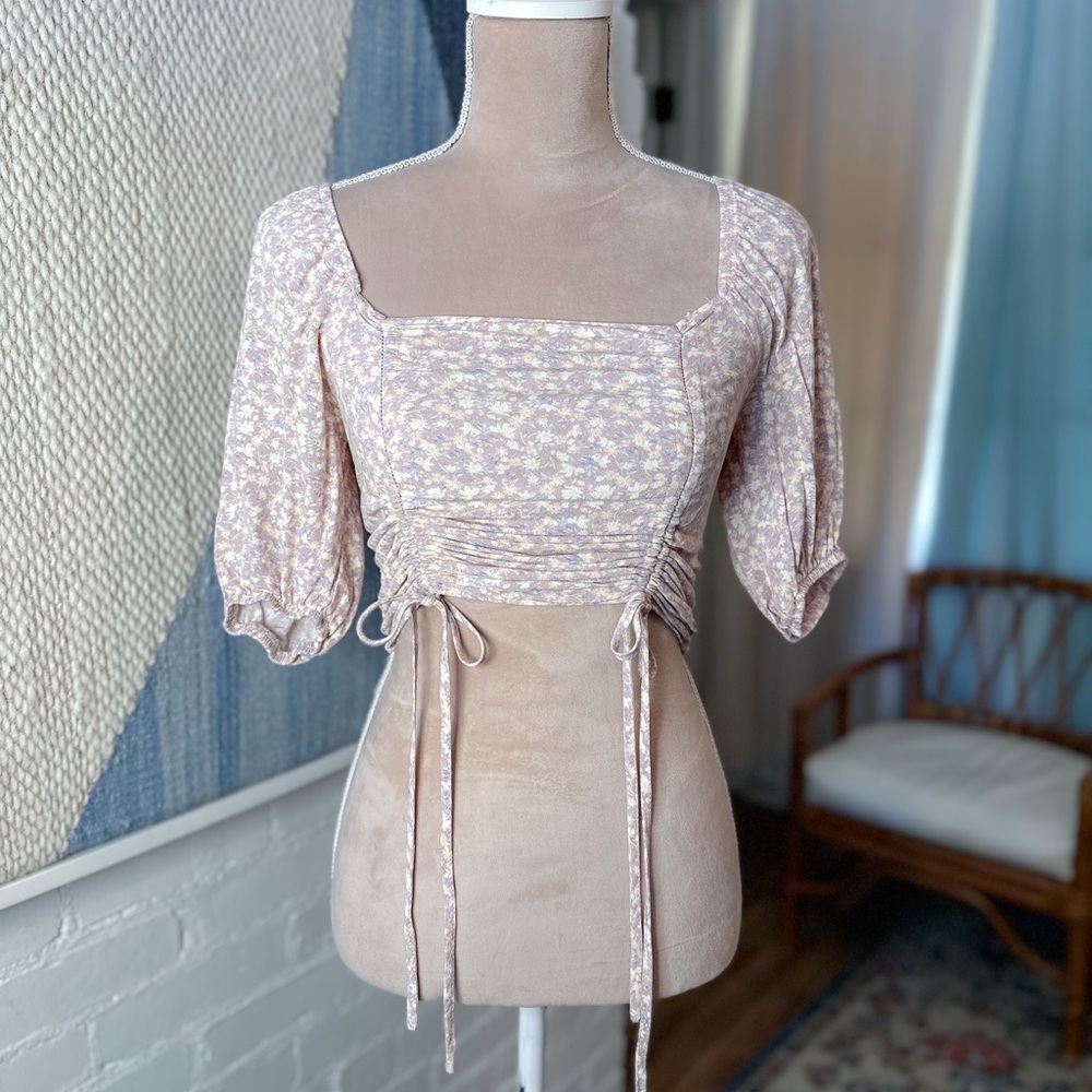 SO Soft Purple Floral Puff Sleeve Lightweight Crop Top